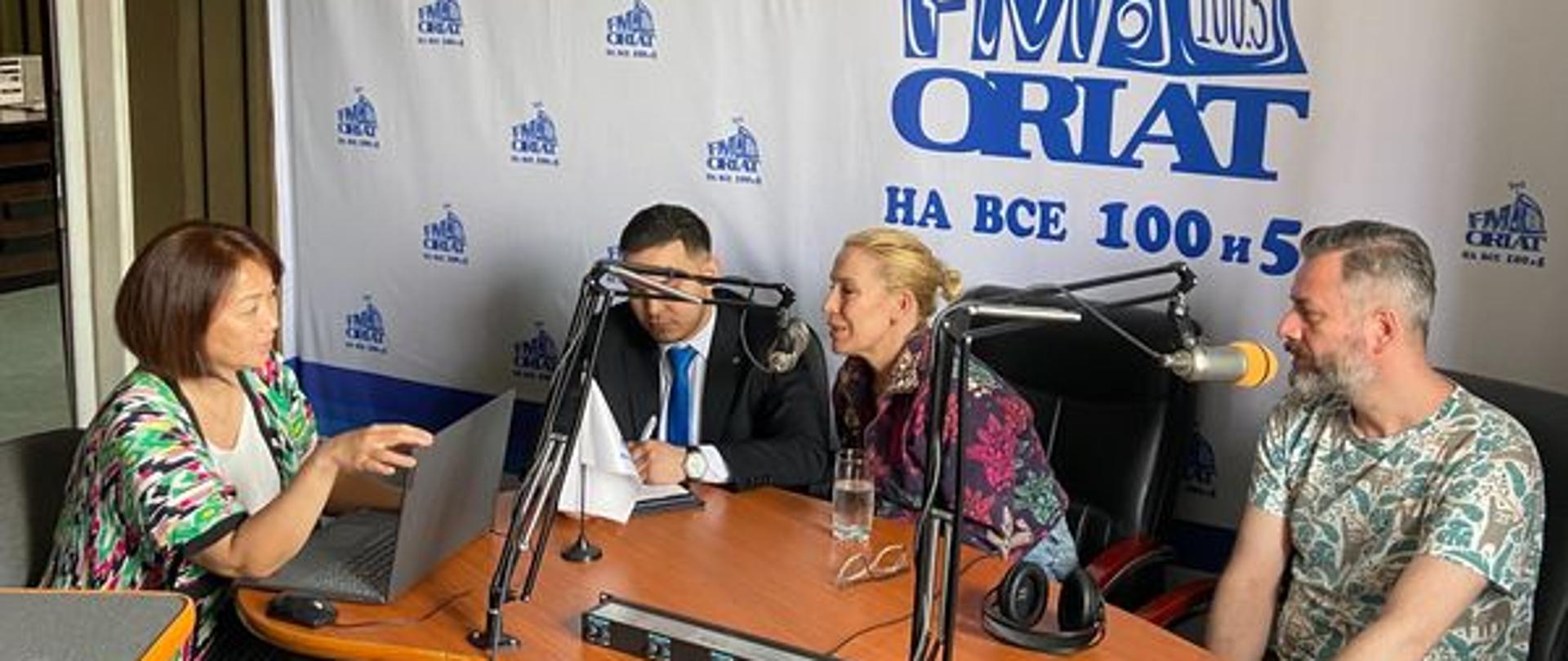 Oriat FM radiosida polshalik jazz artistlari bilan suhbat. 