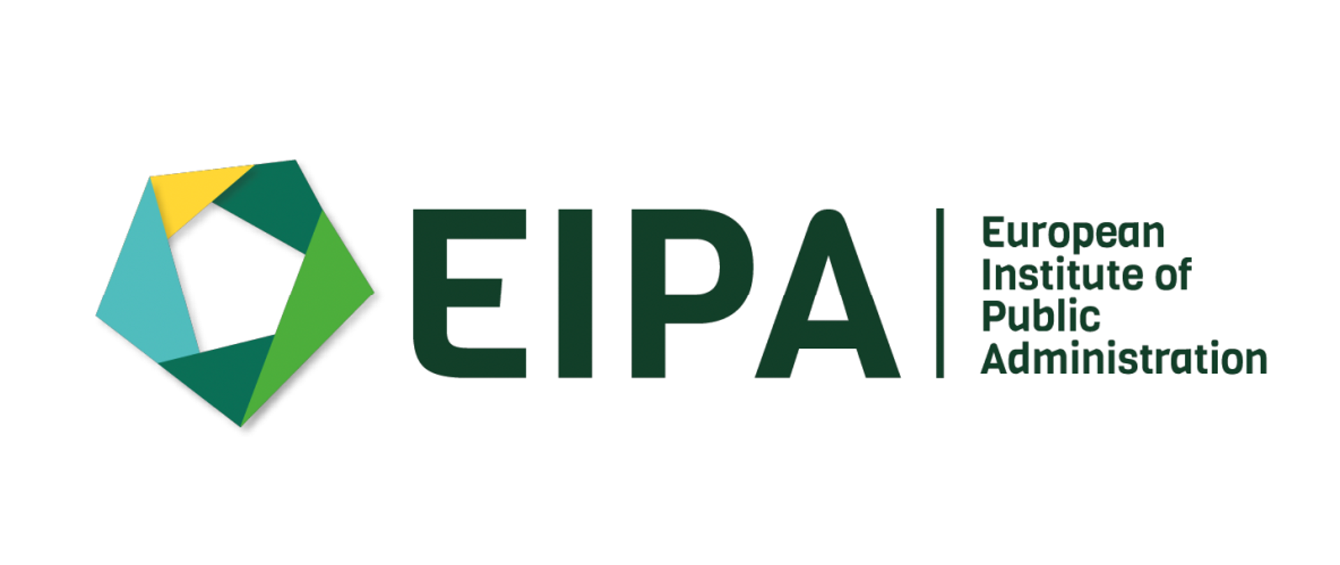 Na obrazku znajduje się napis EIPA oraz wytłumaczenie tego skrótu: European Institute of Public Administration. Po lewo od napisu znajduje się pięciokąt w barwach zielono-żółty, z białym środkiem. 