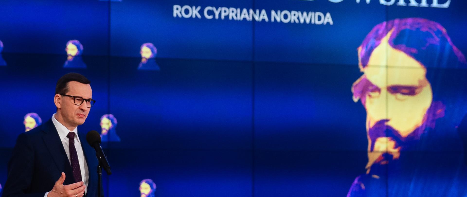 Premier Mateusz Morawiecki podczas przemówienia.
