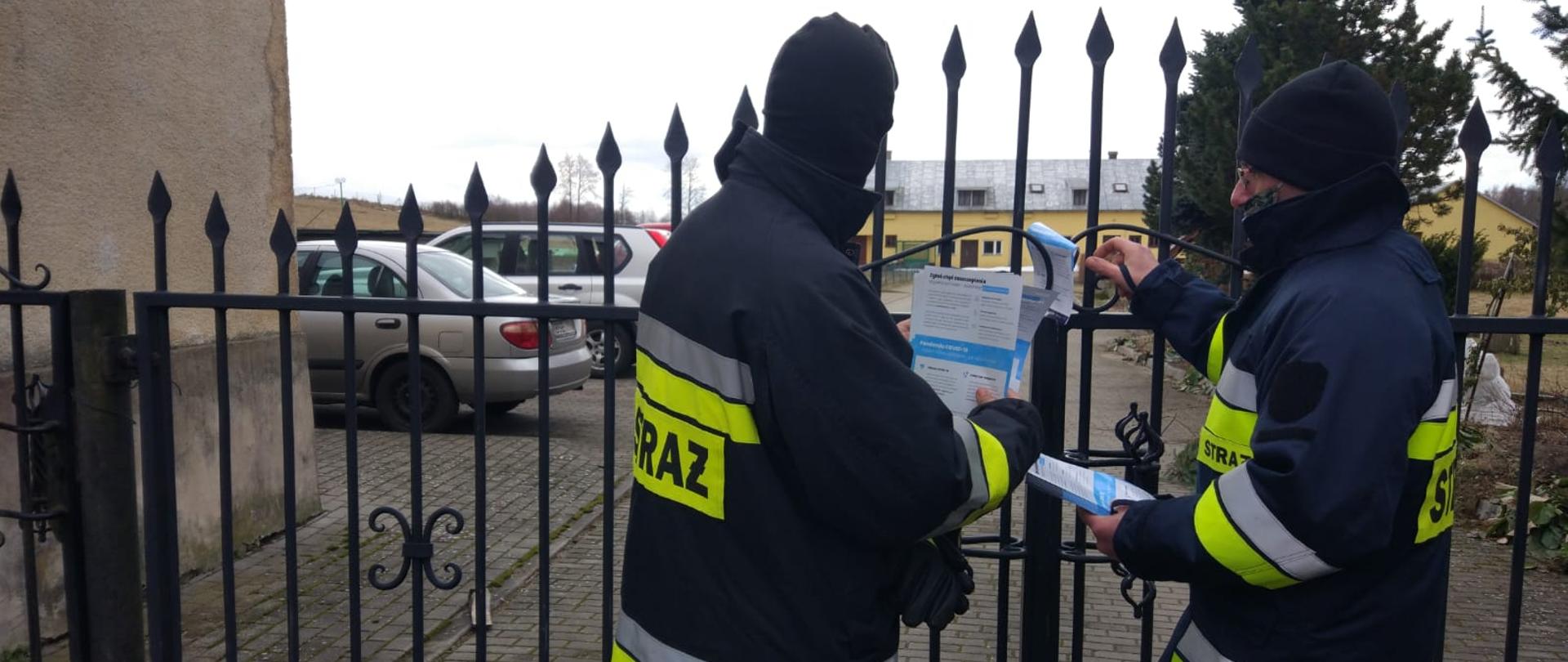 kolportaż ulotek propagujących wiedzę na temat profilaktyki oraz szczepień przeciw COVID-19