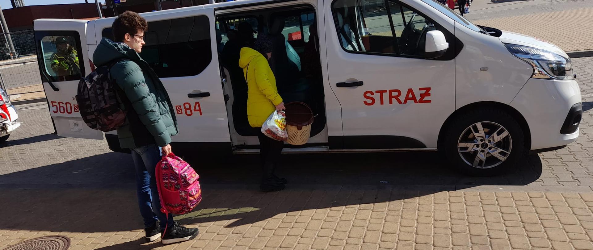 Strażacy pomagają uchodźcom z Ukrainy