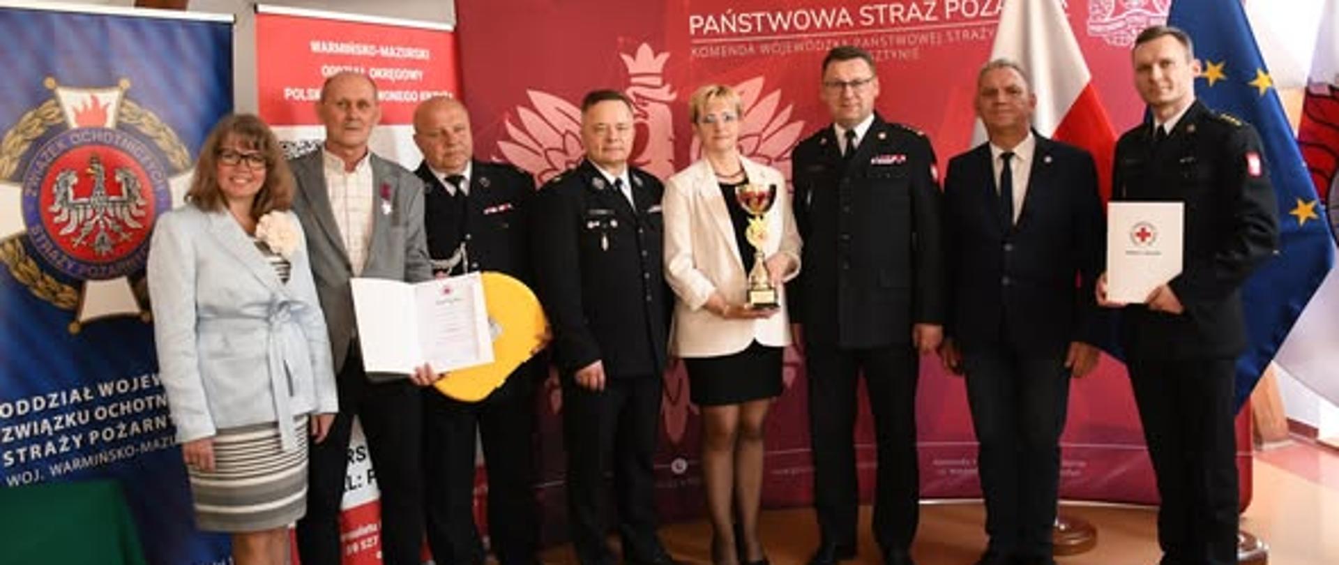 Pamiątkowe zdjęcie laureatów