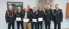 Wspólne zdjęcie dowódców poszczególnych JRG z emerytami