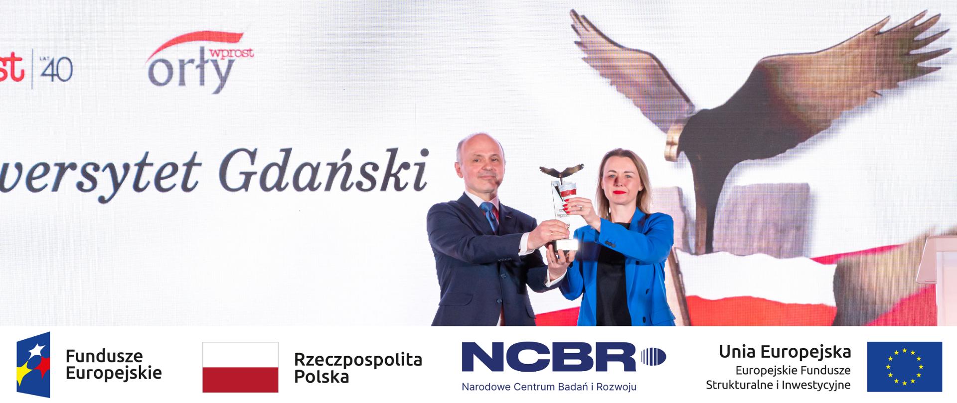 Dyrektor-NCBR-wręczył-nagrodę