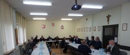 Strażacy PSP oraz OSP, Starosta Powiatu Miechowskiego w czasie posiedzenia Zarządu Powiatowego OSP w pomieszczeniu świetlicy KP PSP w Miechowie.