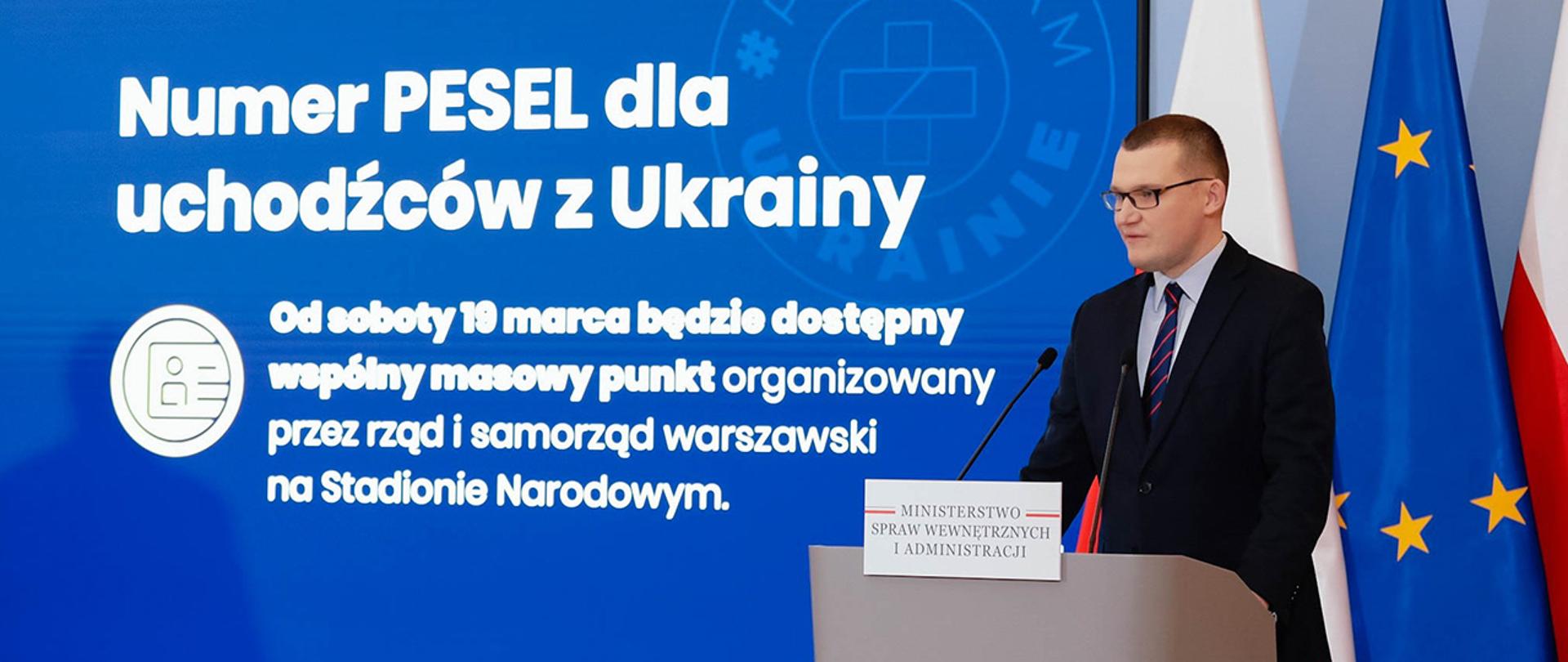 Wiceminister Paweł Szefernaker podczas wystąpienia na konferencji prasowej w Kancelarii Prezesa Rady Ministrów.