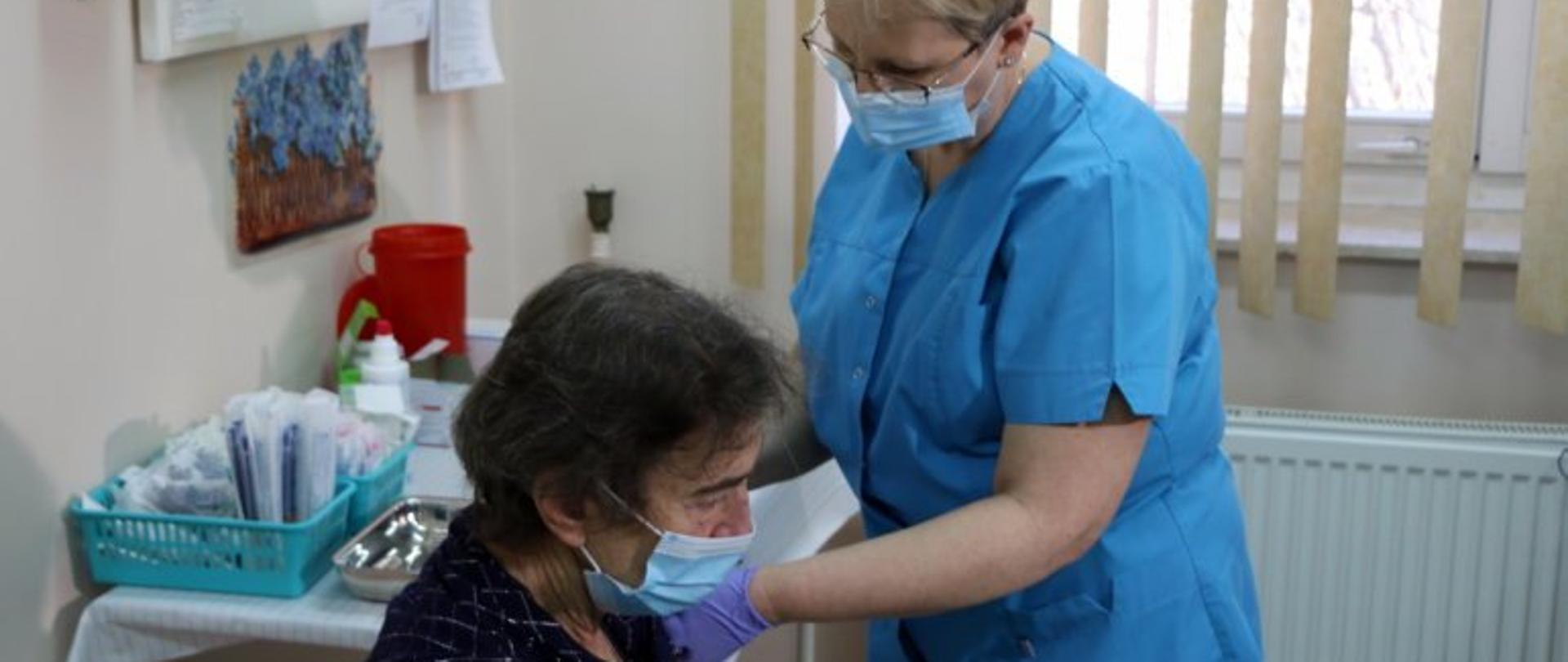 Pierwsze szczepienie przeciwko COVID-19