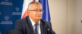 Minister infrastruktury Andrzej Adamczyk uczestniczył w wideokonferencji dot. podpisaniu umowy na projekt i budowę drogi ekspresowej S6 między Bobrownikami a Skórowem