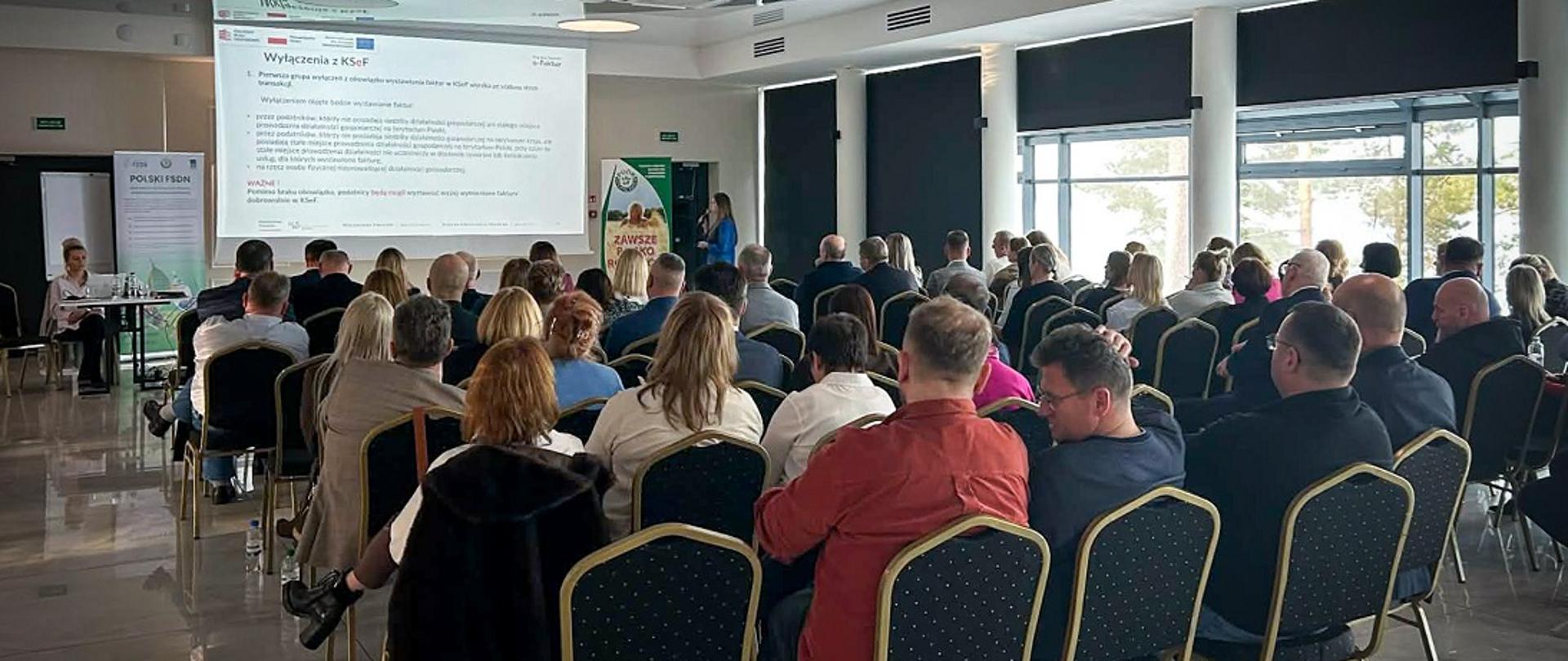 Eksperci z US w Augustowie prowadzą szkolenie KSeF rolnikom i przedsiębiorcom prowadzącym jednoosobową działalność