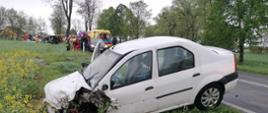 Wypadek samochodu osobowego z tirem w Rogoźnie