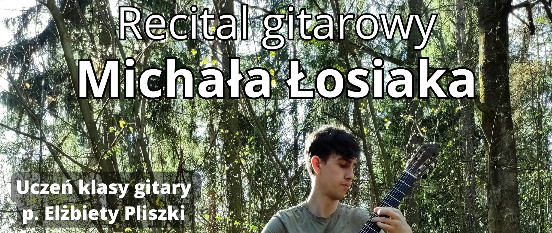Plakat zapraszający na recital gitarowy Michała Łosiaka 22 maja 2023 roku o godzinie 17:00 w sali koncertowej szkoły. Plakat przedstawia mężczyznę grającego na gitarze w lesie.