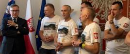 Spotkanie_Ambasadora_Krzysztofa_Olendzkiego_z_biegaczami_sztafety_Monte_Cassino