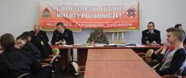 Zdjęcie przedstawia uczestników eliminacji powiatowego Ogólnopolskiego Turnieju Wiedzy Pożarniczej