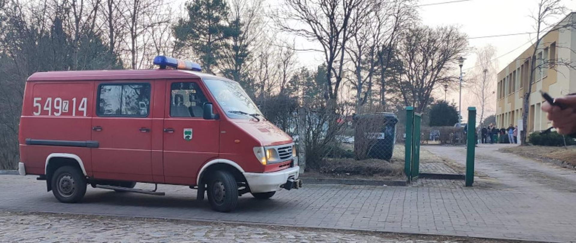 Samochód specjalny SLKw marki Lublin, koloru czerwonego z numerem operacyjnym 549-14