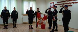 Ślubowanie przyjętych do służby strażaków 