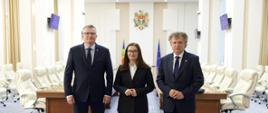 Na zdjęciu wiceminister funduszy i polityki regionalnej Jacek Karnowski w towarzystwie innych uczestników spotkania