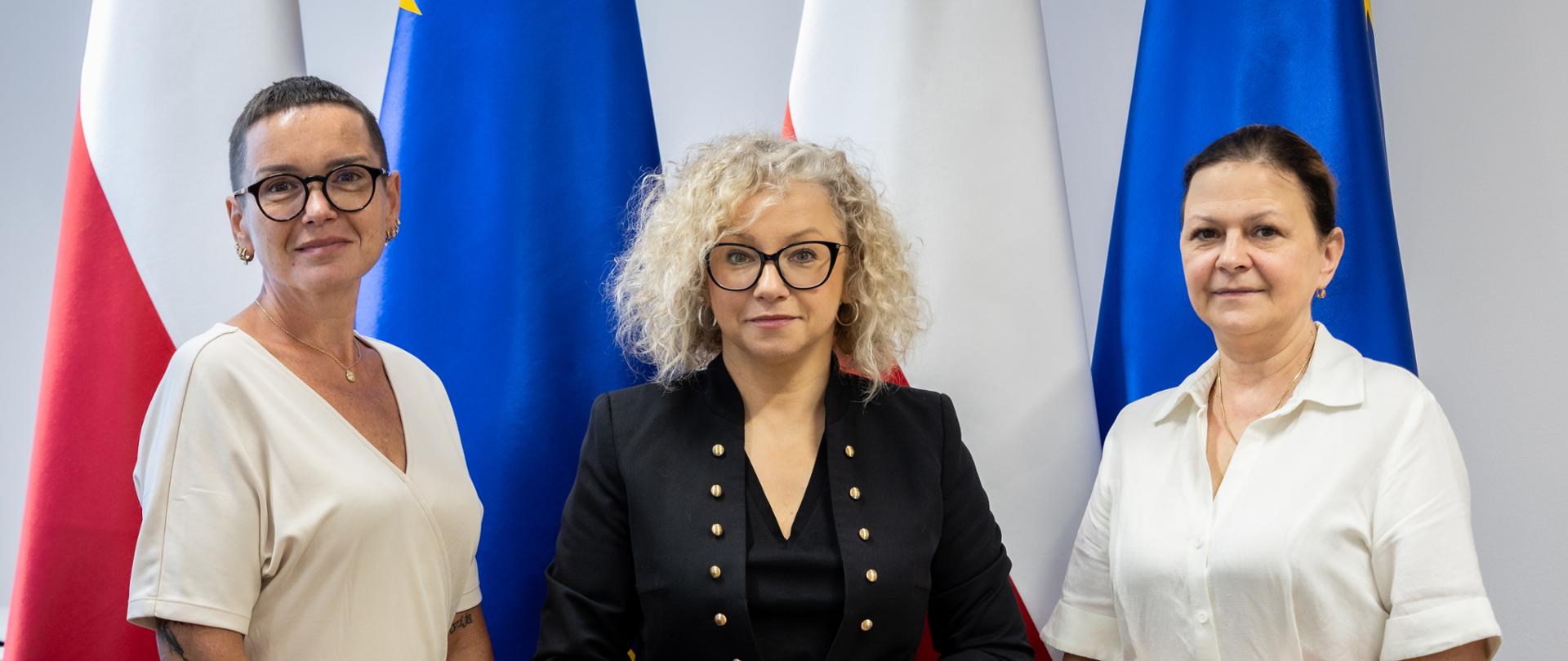Na pierwszym planie znajdują się: Pełnomocniczka Rządu do Spraw Równości Katarzyna Kotula, prof. Magdalena Szafranek oraz sędzia Justyna Baduchowska