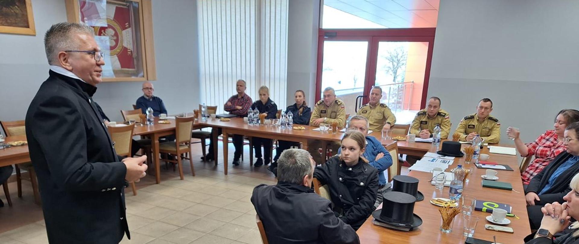 Dziś w Komendzie Powiatowej Państwowej Straży Pożarnej w Nowej Soli zorganizowano spotkanie dotyczące bezpieczeństwa mieszkańców w okresie zimy i sezonu grzewczego