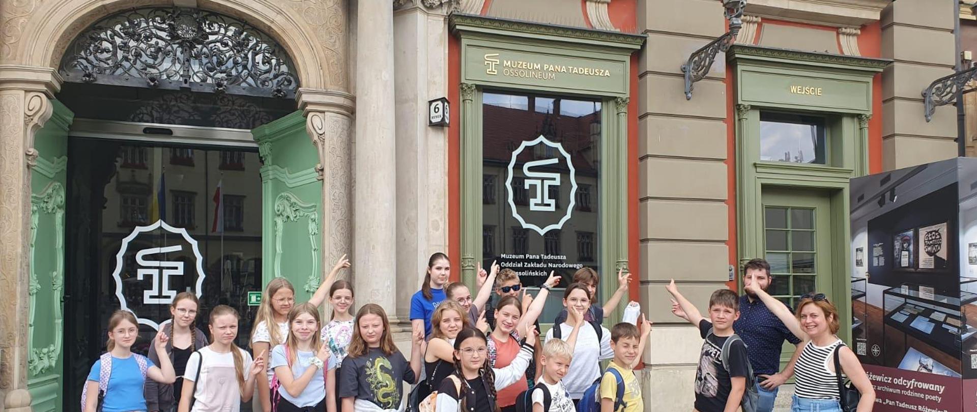 Z Ossolineum "do centrum polszczyzny" 