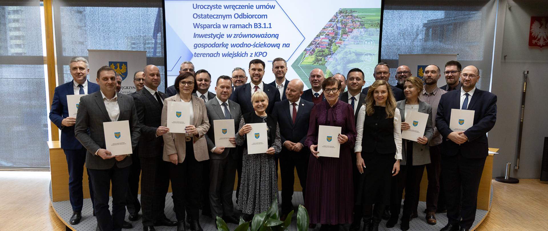 Wręczenie 15 umów Ostatecznym Odbiorcom Wsparcia w ramach inwestycji B3.1.1 KPO