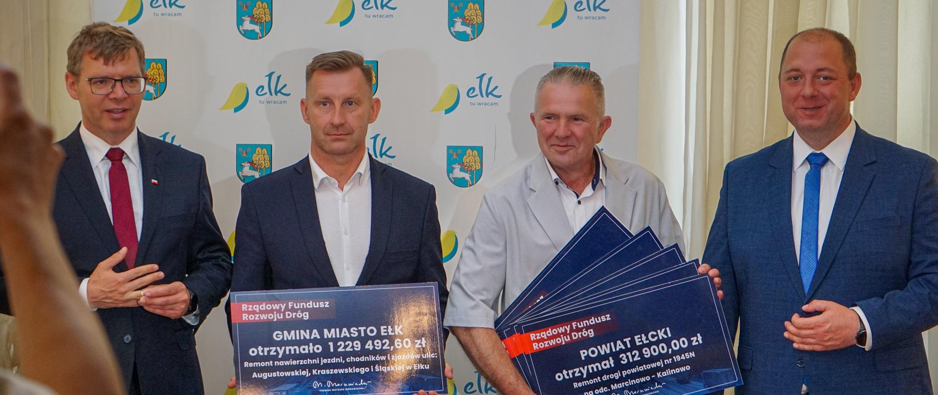 Wojewoda Artur Chojecki wręczył promesy na remont dróg w powiecie ełckim