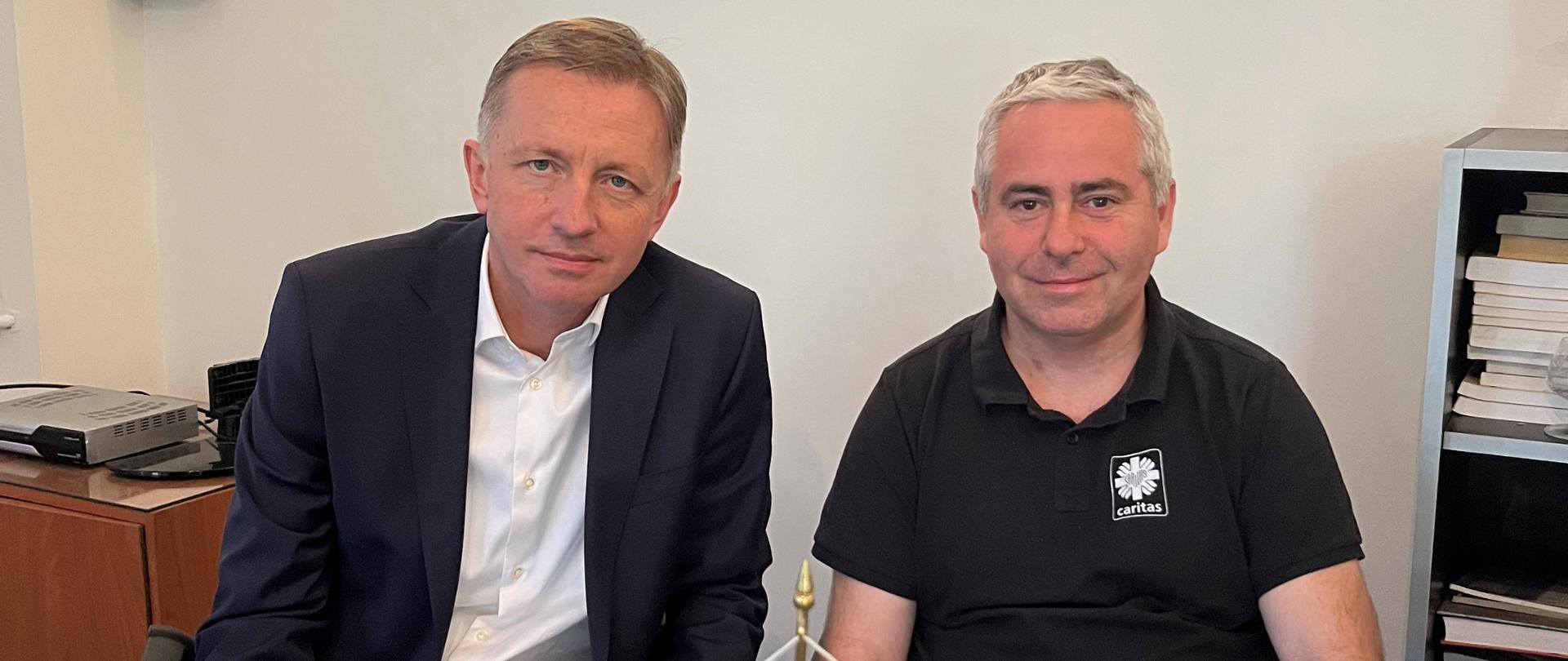 chargé d’affaires a.i. RP w Syrii Robert Rokicki i dyrektor Caritas Polska ks. dr Marcin Iżycki