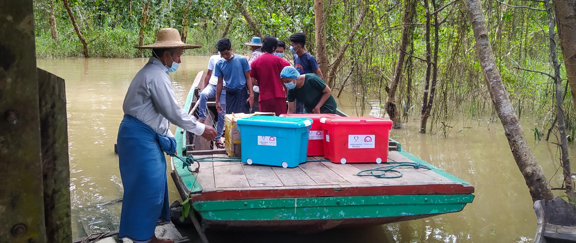 Najmniejsze kanały rzeczne - transport leków oraz personelu medycznego
