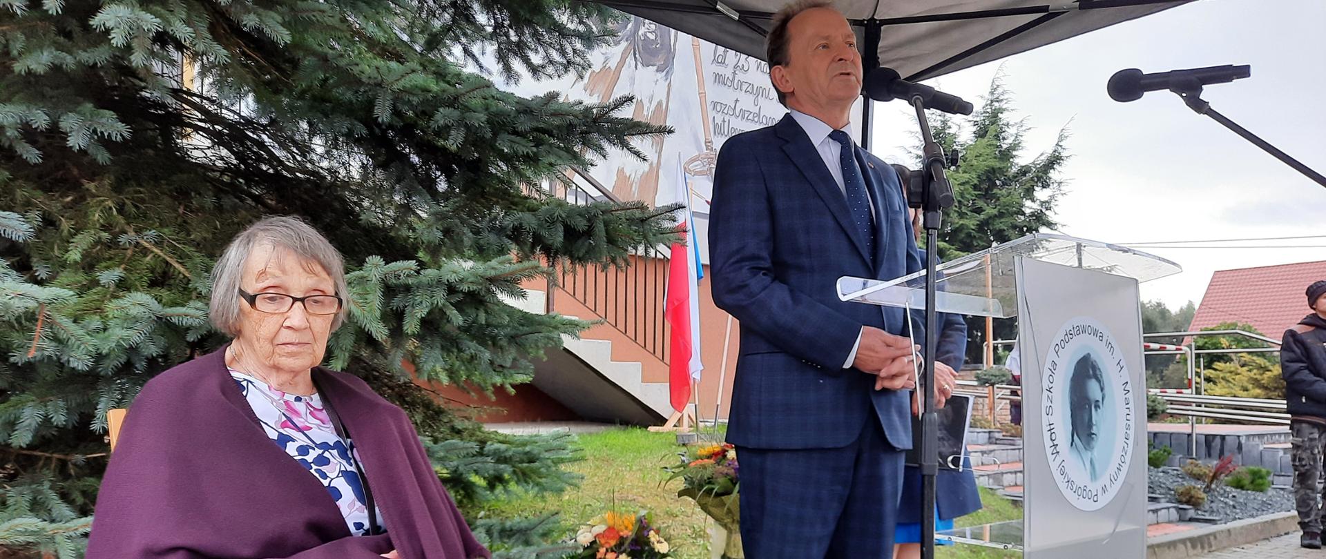 Uroczystości Dnia Patrona szkoły w Pogórskiej Woli z udziałem wiceministra Włodzimierza Bernackiego