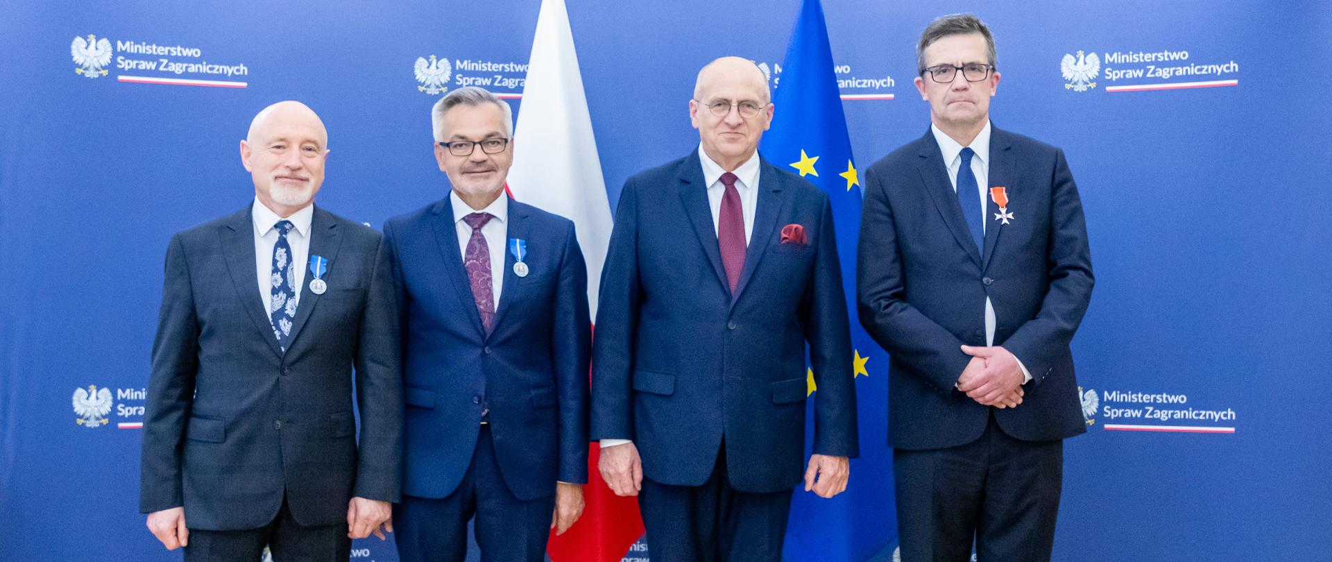 Members of foreign service awarded state orders 