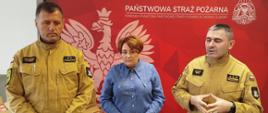 Wspólne zdjęcie Komendanta Powiatowego PSP w Lwówku Śląskim oraz Zastępcy Komendanta Powiatowego PSP w Lwówku Śląskim ze Starostą Powiatu Lwóweckiego.