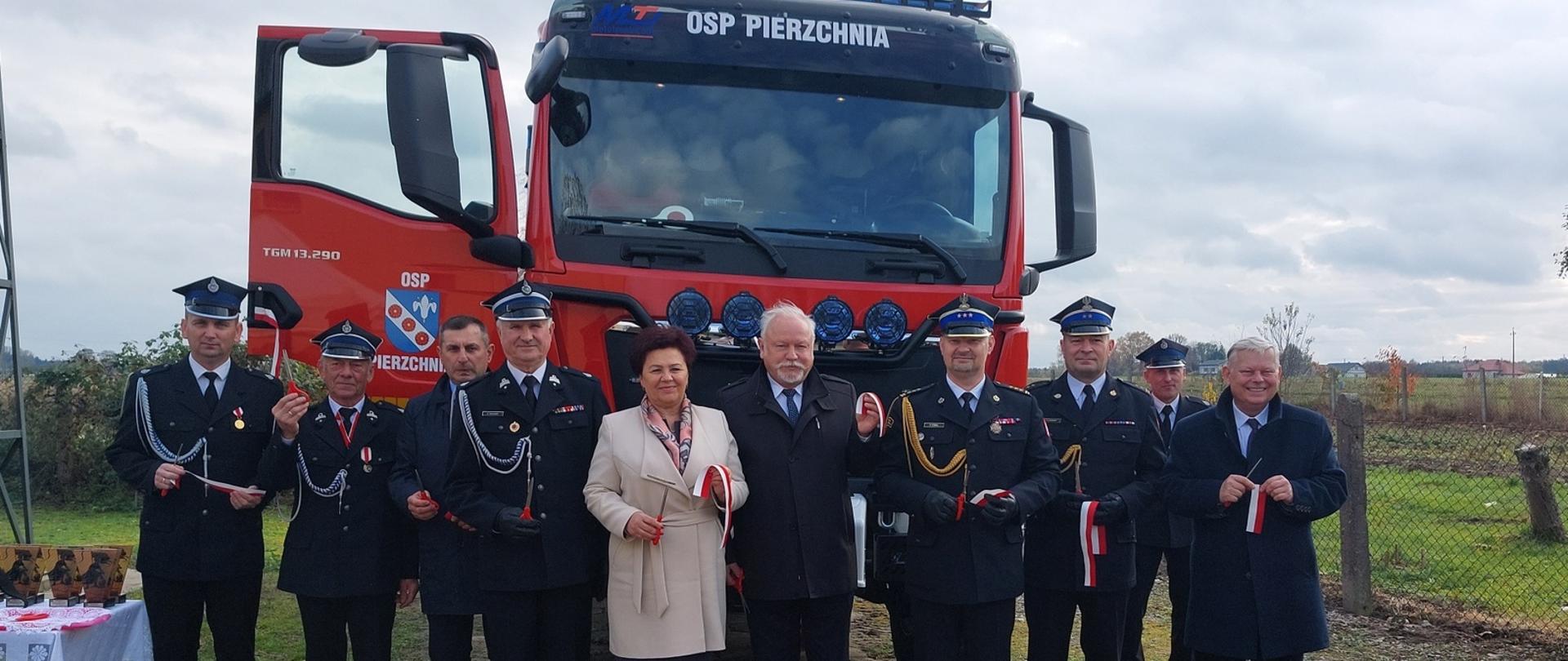 Uroczystość przekazania samochodu ratowniczo-gaśniczego dla OSP Pierzchnia.