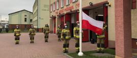 Dzień Flagi Rzeczypospolitej Polskiej w Komendzie Powiatowej Państwowej Straży Pożarnej w Działdowie