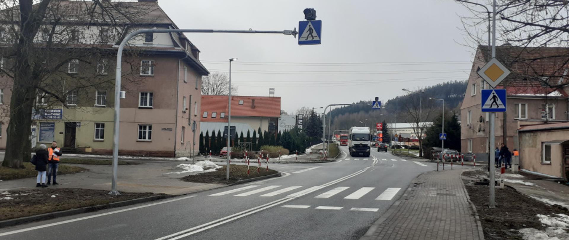 Na zdjęciu widać przejście dla pieszych w Dusznikach Zdrój