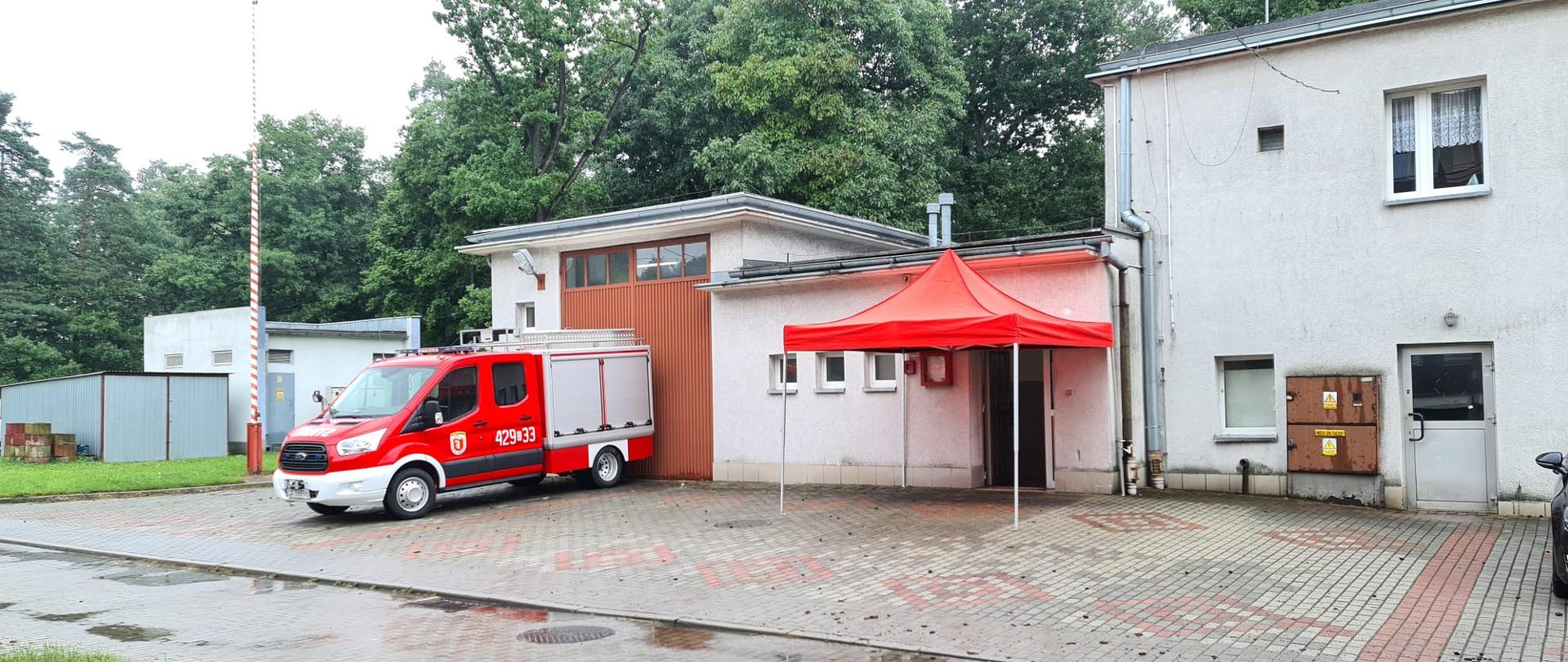 Mobilny punkt szczepień na bazie remizy Ochotniczej Straży Pożarnej w Kotlarni. 