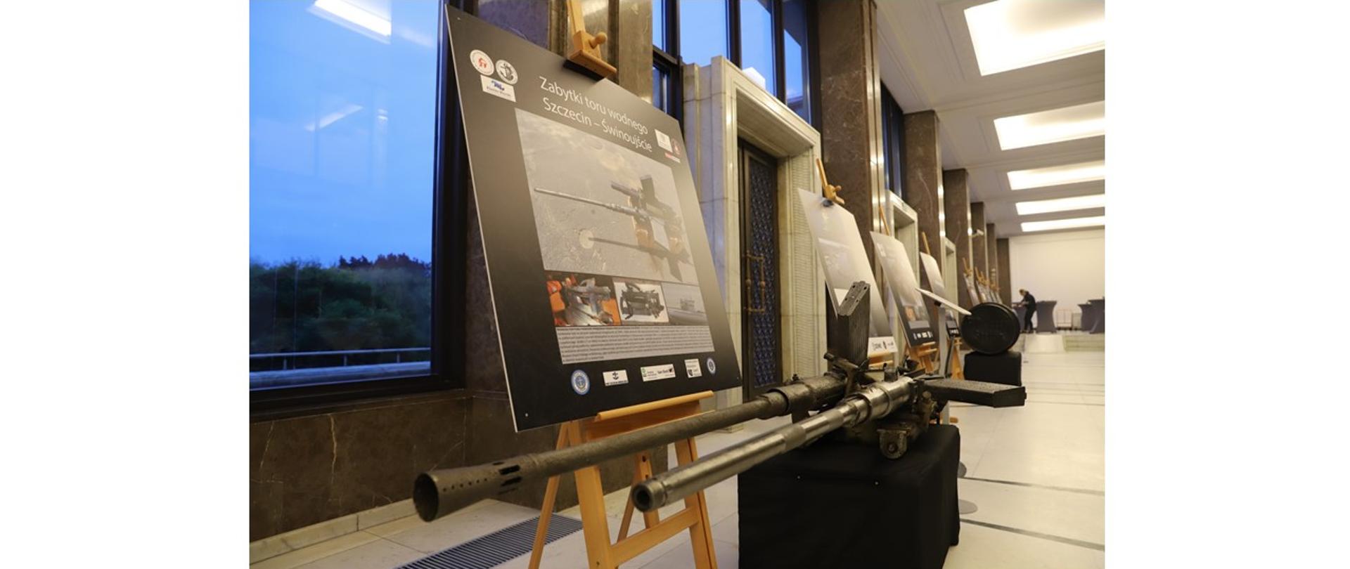 Zabytki toru wodnego Szczecin–Świnoujście eksponowane w MI