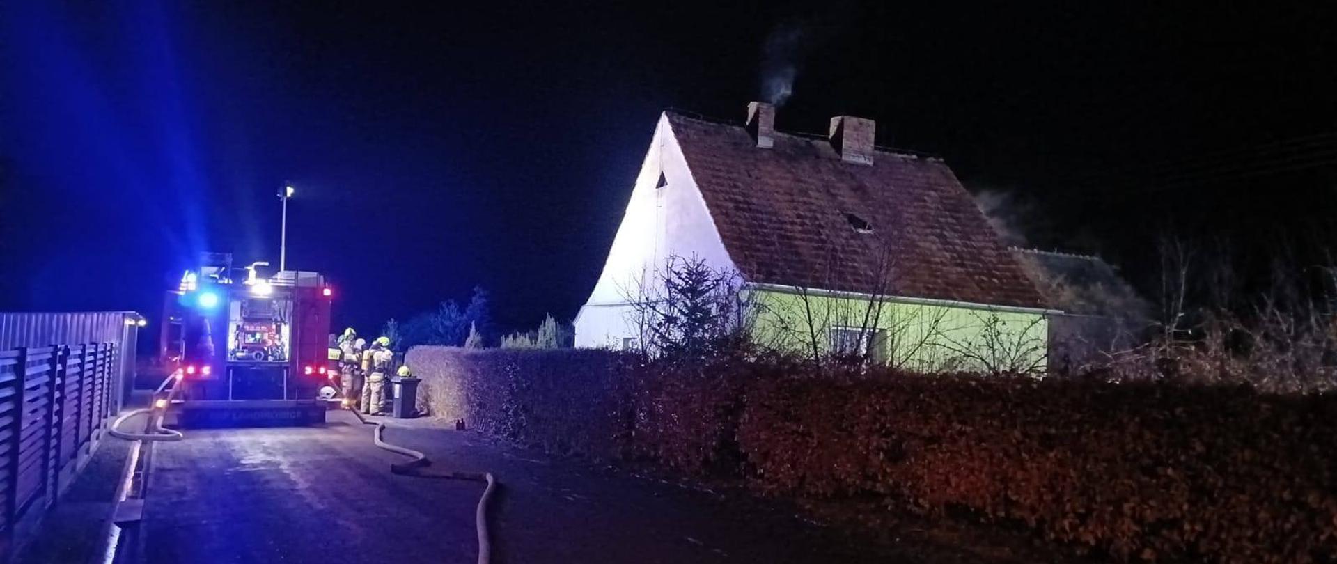 Pożar poddasza w budynku jednorodzinnym w miejscowości Sowin gmina Łambinowice