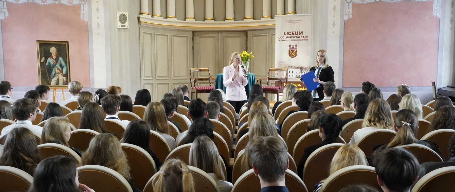 Odwiedziny Minister Edukacji Barbary Nowackiej w mazowieckich szkołach
