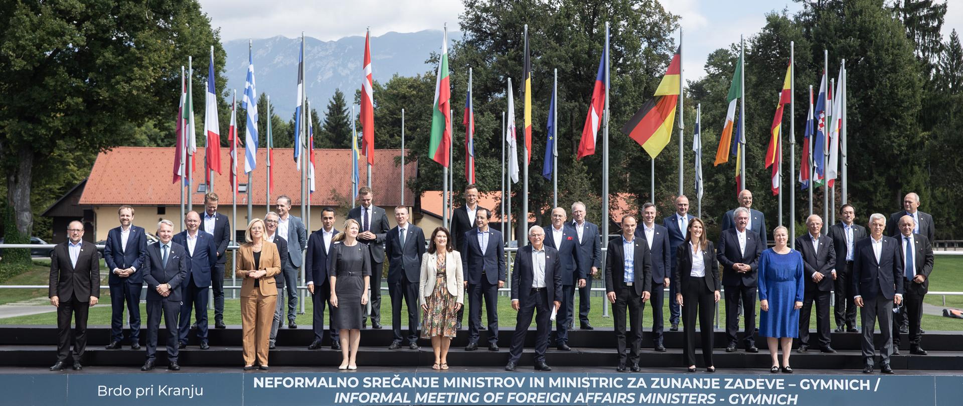 2021.09.03 Lublana . Minister Zbigniew Rau . Delegacja na GYMNICH do Brdo . Family photo .
Fot. Tymon Markowski / MSZ
