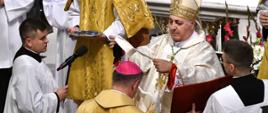 Uroczystość nałożenia paliusza arcybiskupowi Józefowi Guzdkowi fot. ArchiBial.pl