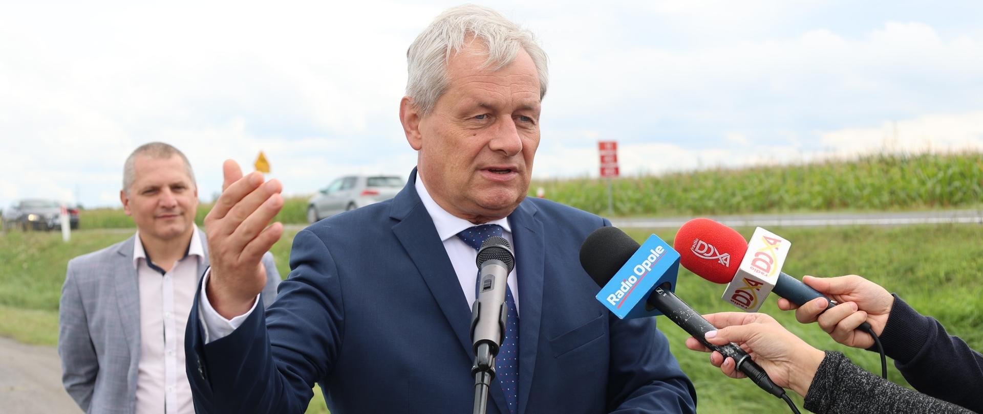 UDZIAŁ WOJEWODY W KONFERENCJI PRASOWEJ DOTYCZĄCEJ OGŁOSZENIA PRZETARGU NA BUDOWĘ DROGI EKSPRESOWEJ S11 POMIĘDZY KĘPNEM A OLESNEM