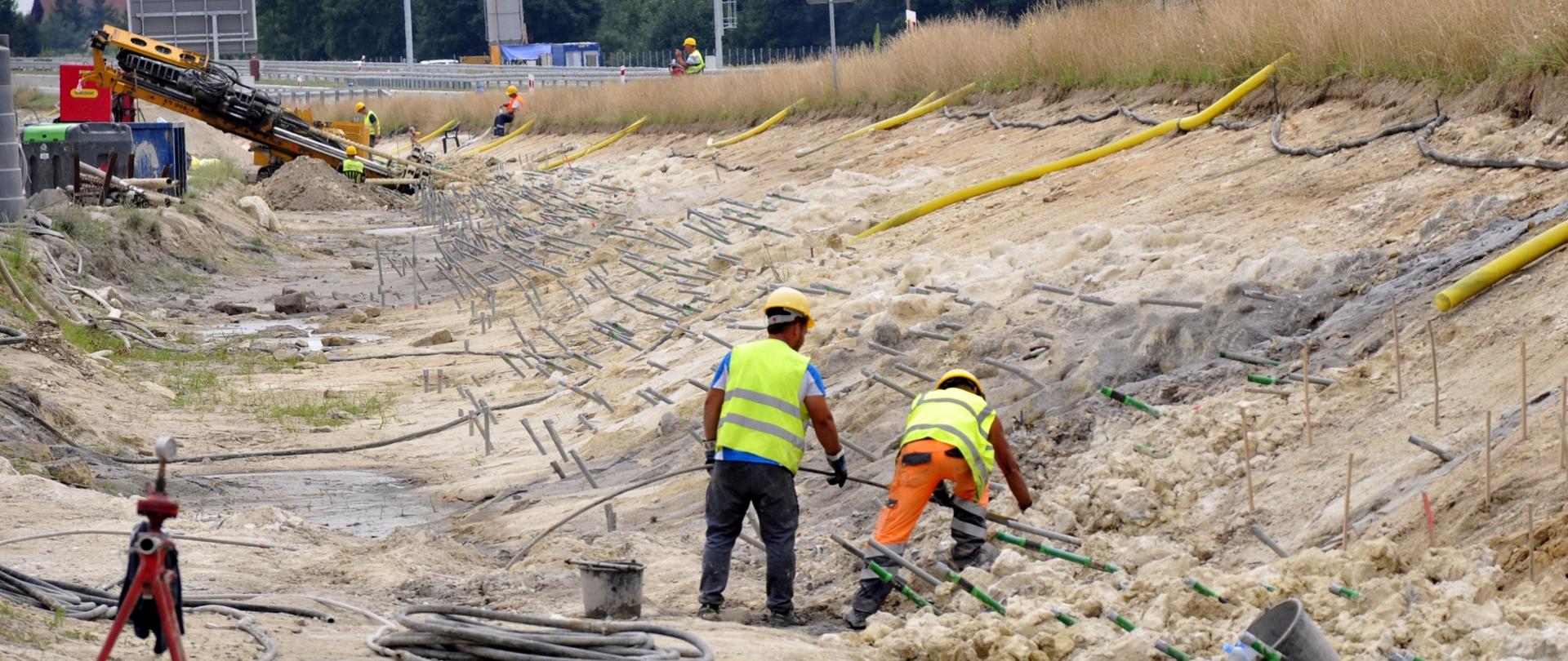 Budowa drogi S19 na obwodnicy Janowa Lubelskiego. Prace zabezpieczające