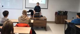 Inspektorzy opowiedzieli uczniom o specyfice pracy inspektora