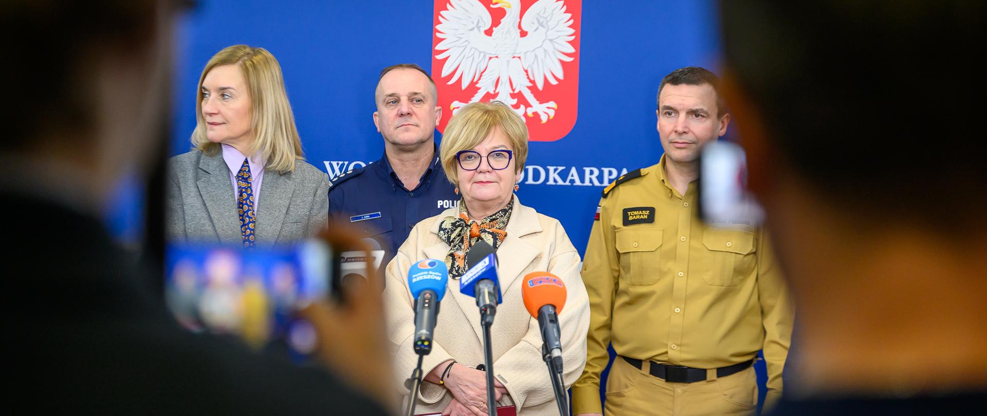 Zdjęcie przedstawia uczestników konferencji prasowej