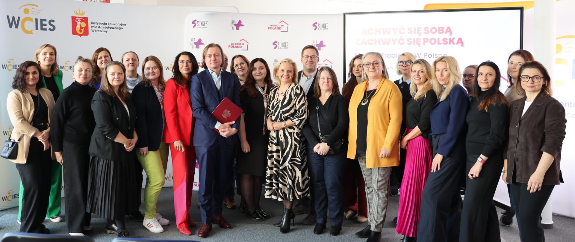 Wystartowała akcja edukacyjna „Zachwyć się sobą. Zachwyć się Polską” 