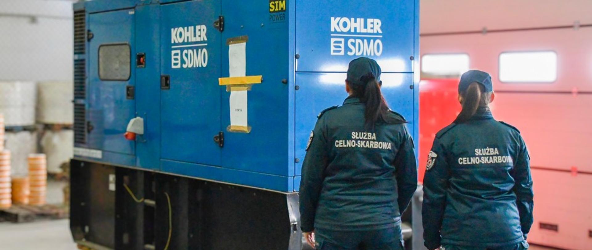 Dwie funkcjonariuszki przy agregacie