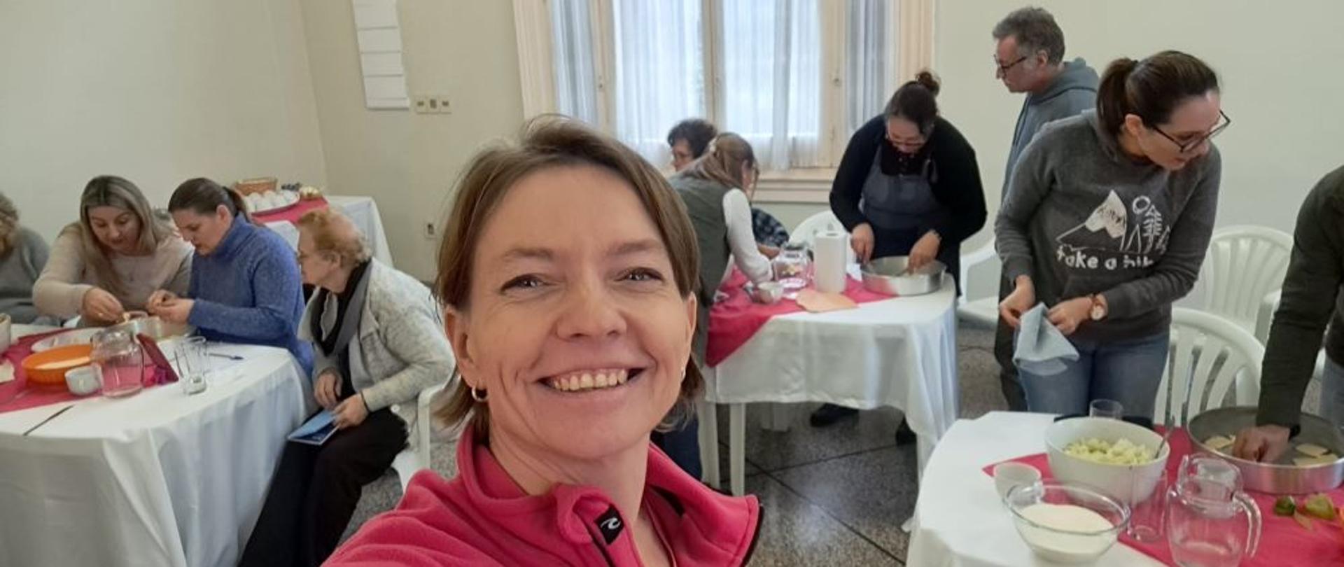 El pasado fin de semana, Marysieñka de Kawiarenka viajó a Montevideo para dar una charla sobre la cocina polaca, presentar su libro “Mes a mes sabor polonés” y realizar un curso práctico de cómo preparar platos polacos. 