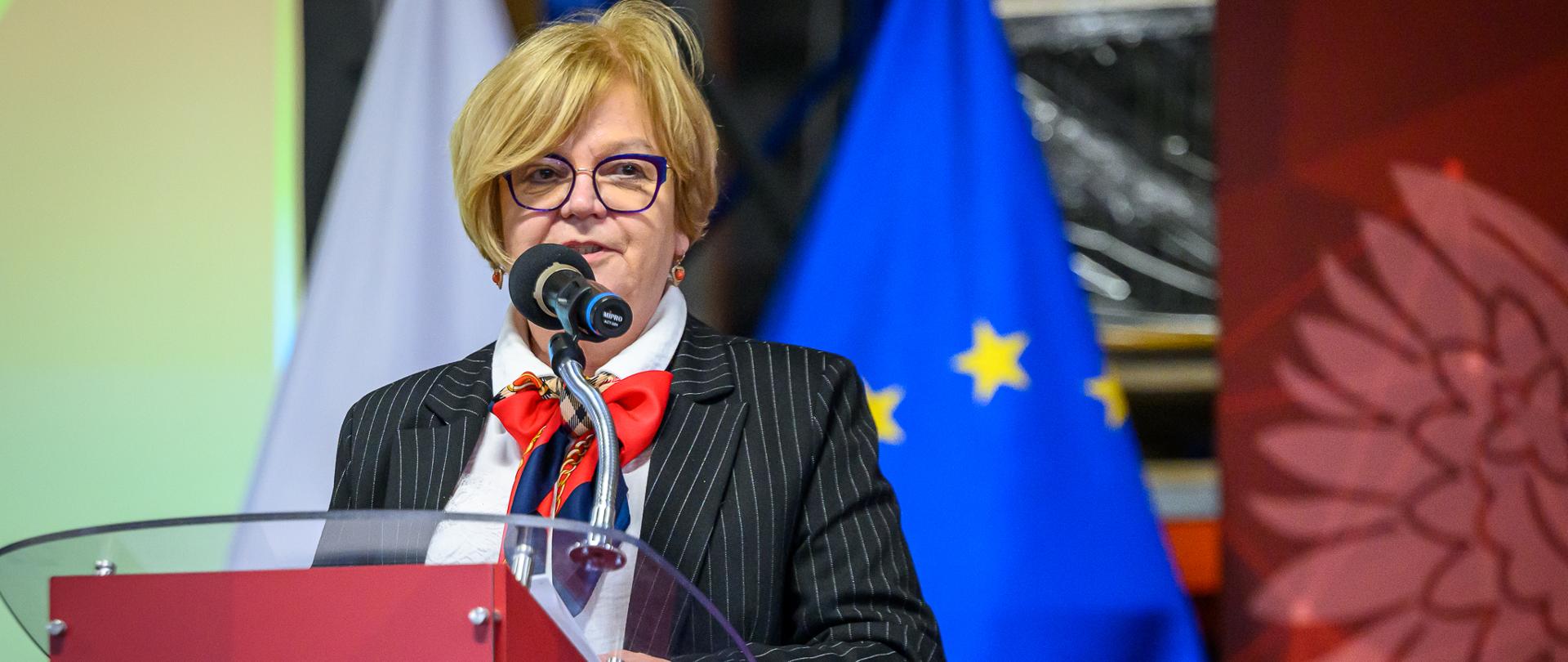 Zdjęcie przedstawia wojewodę podkarpackiego Teresę Kubas-Hul