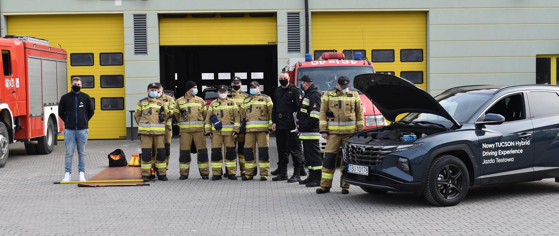 Szkolenie pińczowskich strażaków z zakresu budowy pojazdów hybrydowych i elektrycznych