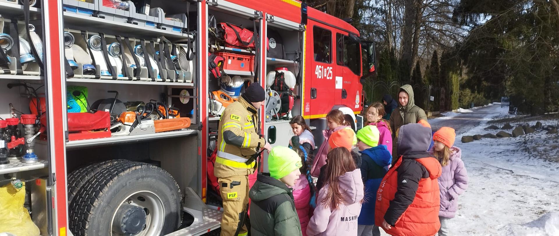 Strażacy w Ośrodku Caritas w Myczkowcach