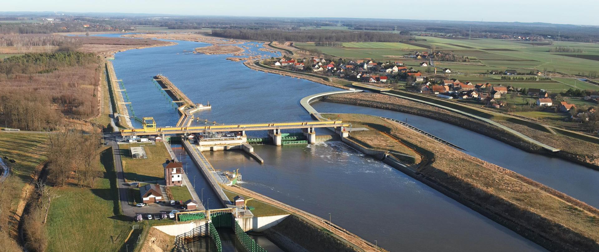 Stopień wodny w Malczycach - ujęcie z drona